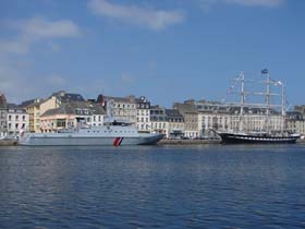 Le Belem et le Flamant dans le Bassin du Commerce